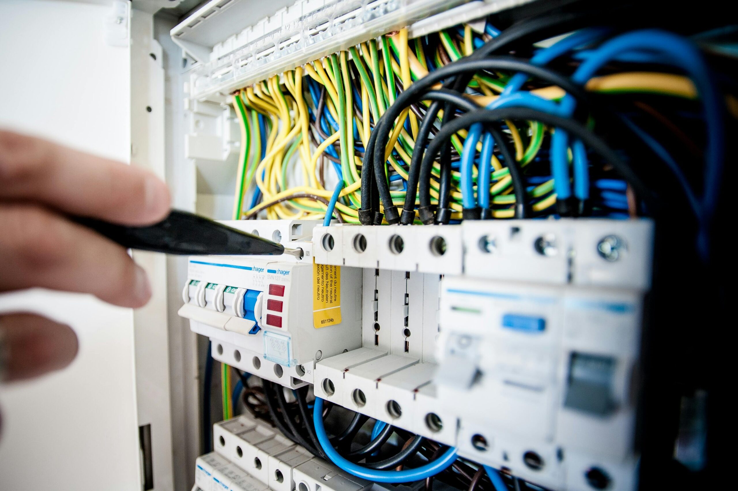 How Do You Become an Electrician?
