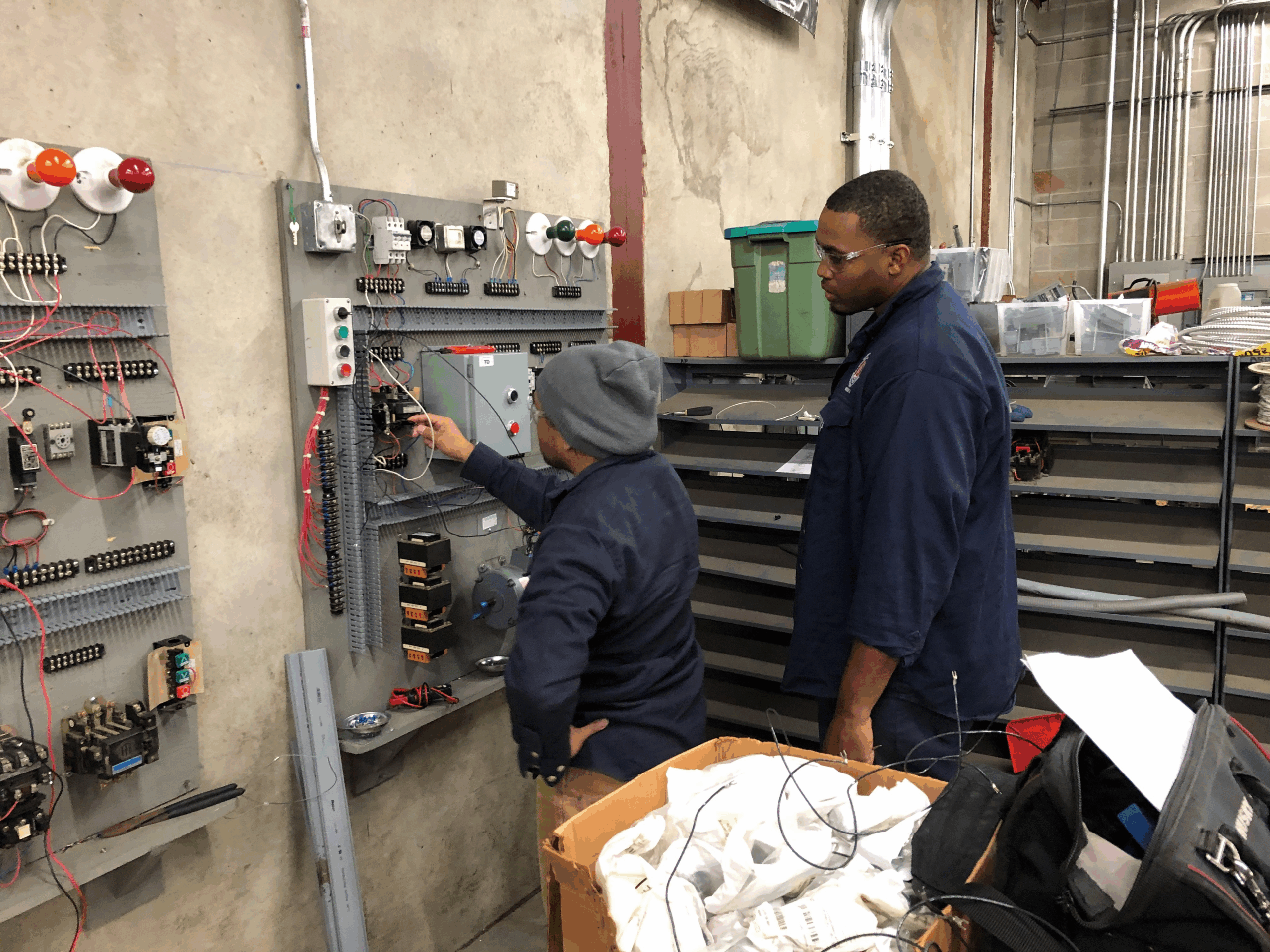 What’s the Difference Between a Union and Non-Union Apprenticeship?
