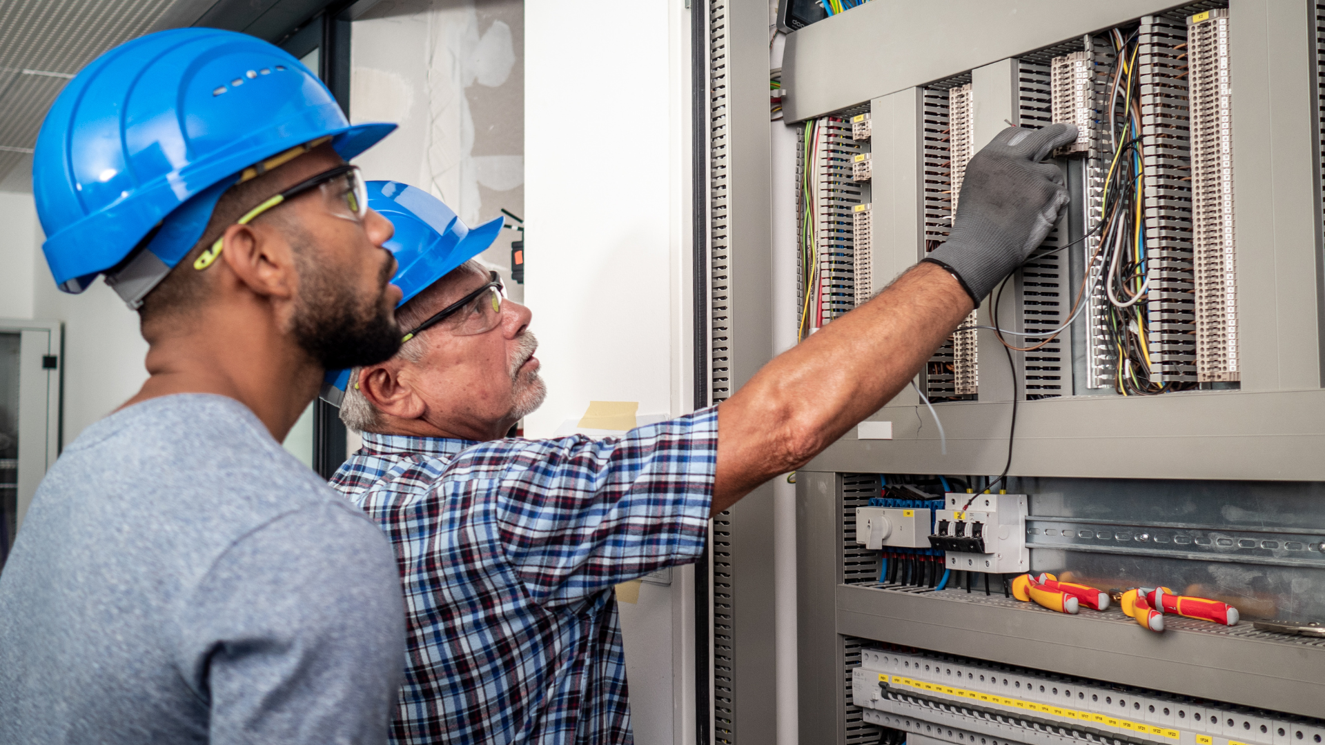 Trade School vs. Apprenticeship: Which Is Better for Electricians?